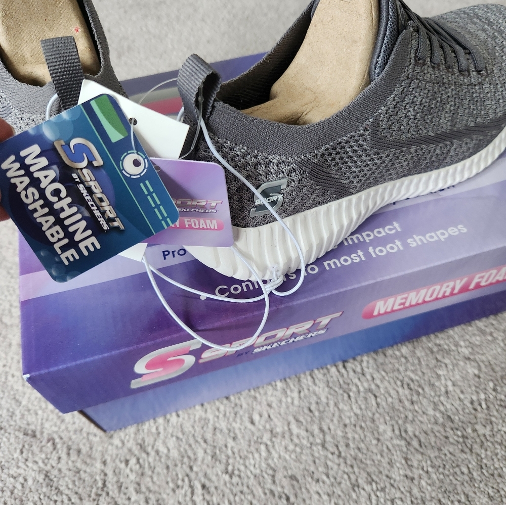 Sneakers - Picture 7 of 8